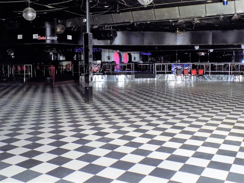 More Photos Of 2403 N Cornell St, Lubbock Bar For Sale