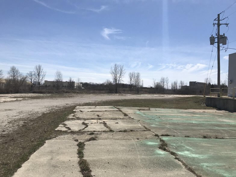 More Photos Of 9840 S 27th St, Oak Creek Industrial For Sale