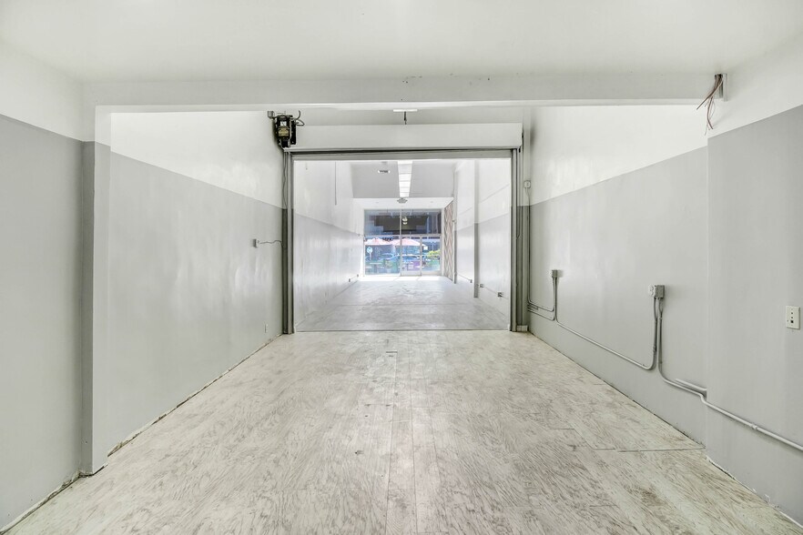 More Photos Of 130-140 N San Fernando Blvd, Burbank Storefront For Lease