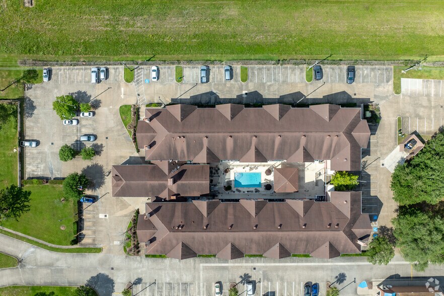More Photos Of 401 Bay Area Blvd, Houston Hotel For Sale