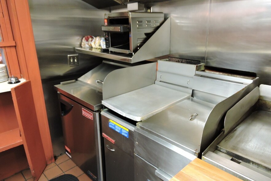 More Photos Of 7991 Route 31, Bridgeport Restaurant For Sale