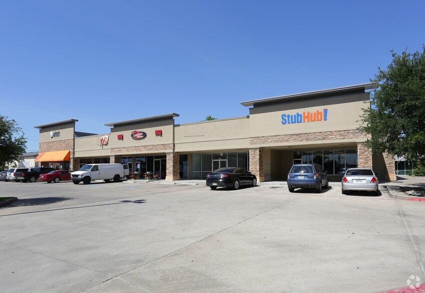 More Photos Of 1002-1006 N Collins St, Arlington Freestanding For Sale