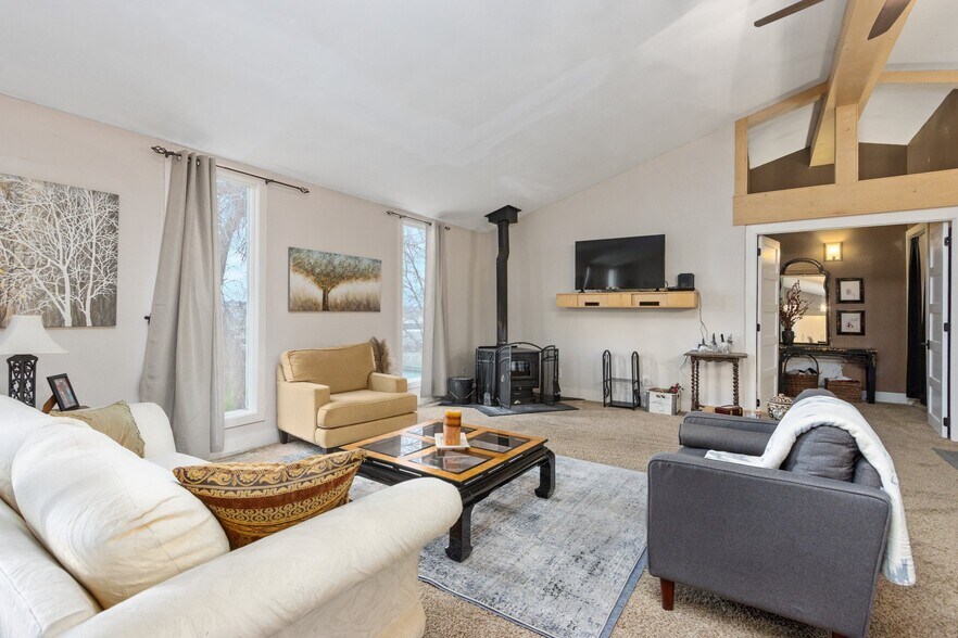 More Photos Of 1419 Old Hardin Rd, Billings Flex For Sale