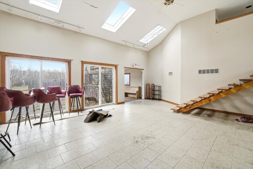 More Photos Of 40 Weirs Rd, Gilford Restaurant For Sale