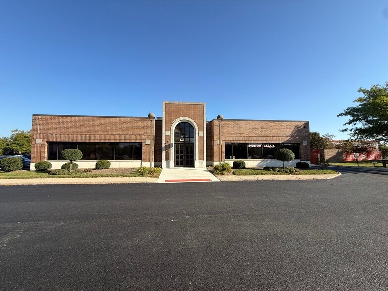 More Photos Of 945 Lakeview Pky, Vernon Hills Medical For Lease