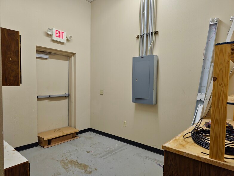 More Photos Of 514 E Pershing Ave, Riverton Freestanding For Lease