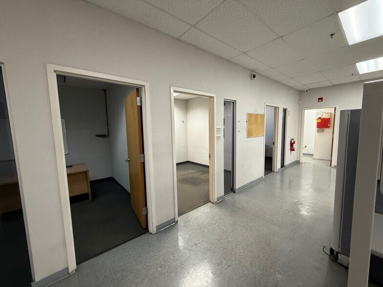 More Photos Of 18 Wendell Pl, Fairview Warehouse For Lease