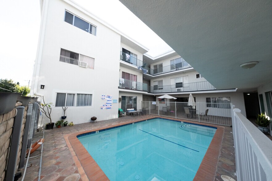 More Photos Of 240 S Doheny Dr, Beverly Hills Apartments For Sale