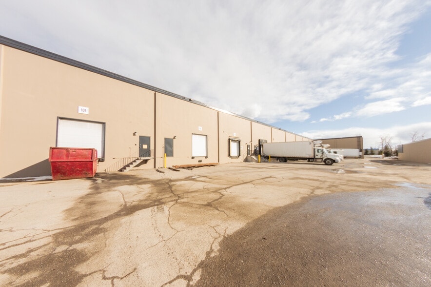 More Photos Of 1108 53rd Ave NE, Calgary Warehouse For Lease