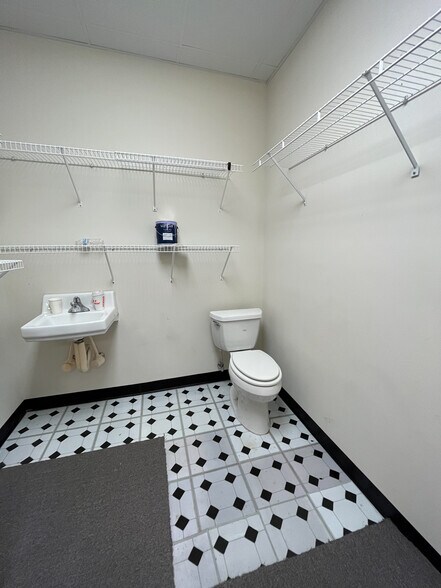 More Photos Of 204 E 6th St, Ridgely Storefront For Lease