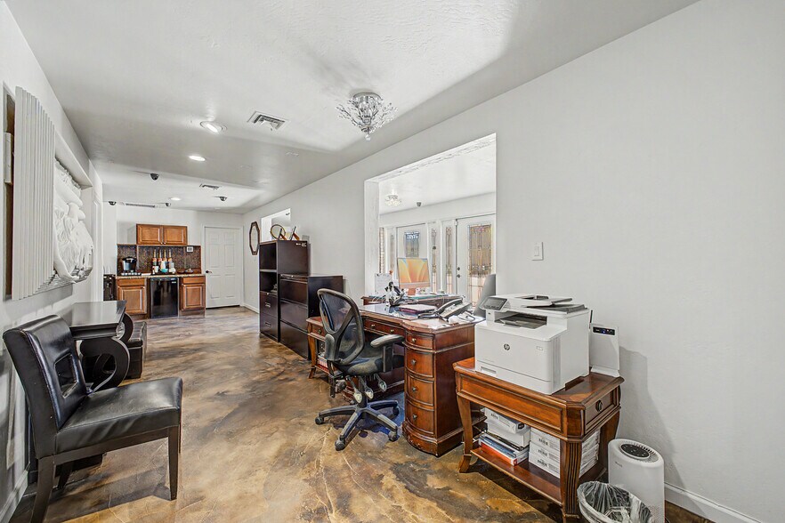 More Photos Of 7506 E Monterey Way, Scottsdale Office For Sale