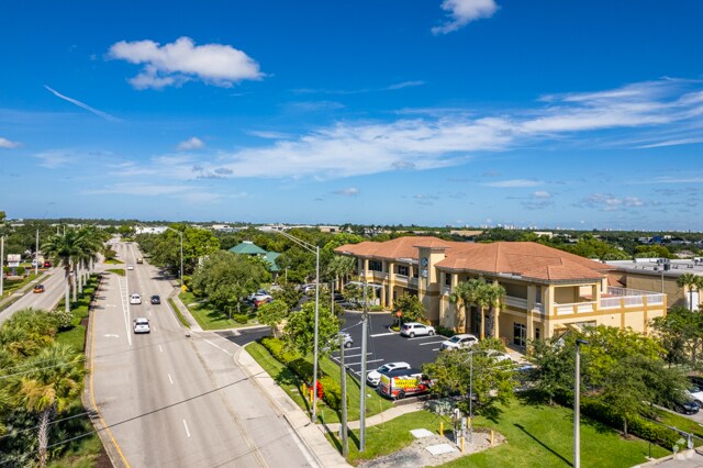 More Photos Of 3415 Radio Rd, Naples Office For Sale