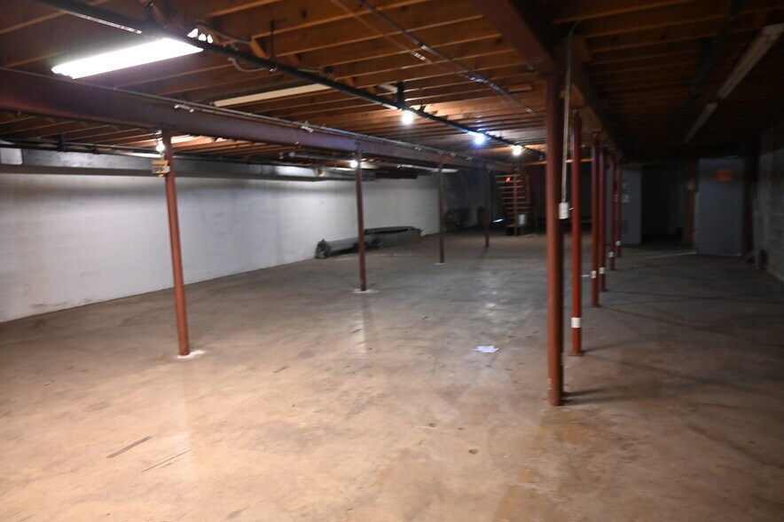 More Photos Of 2300 Claremont Ave, Ashland Storefront For Sale