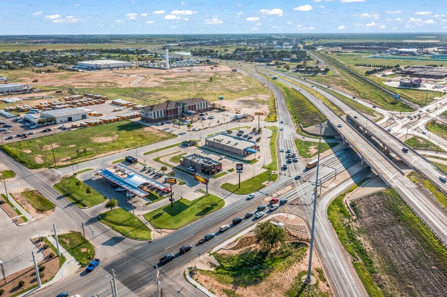 More Photos Of 7907 82nd St, Wolfforth Fast Food For Lease