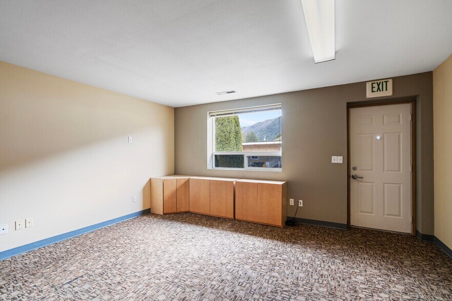 More Photos Of 101 E Main Ave, Morton Office For Sale