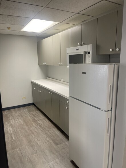 More Photos Of 701 E Irving Park Rd, Roselle Office For Lease