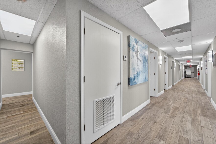 More Photos Of 3411 N 29th St, Tampa Office For Sale