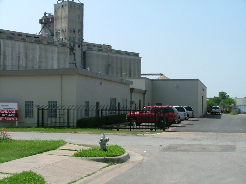 More Photos Of 2001 Saint Louis Ave, Fort Worth Warehouse For Sale
