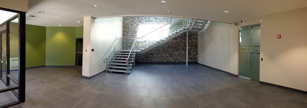 More Photos Of 2609 15 St NE, Calgary Office For Lease