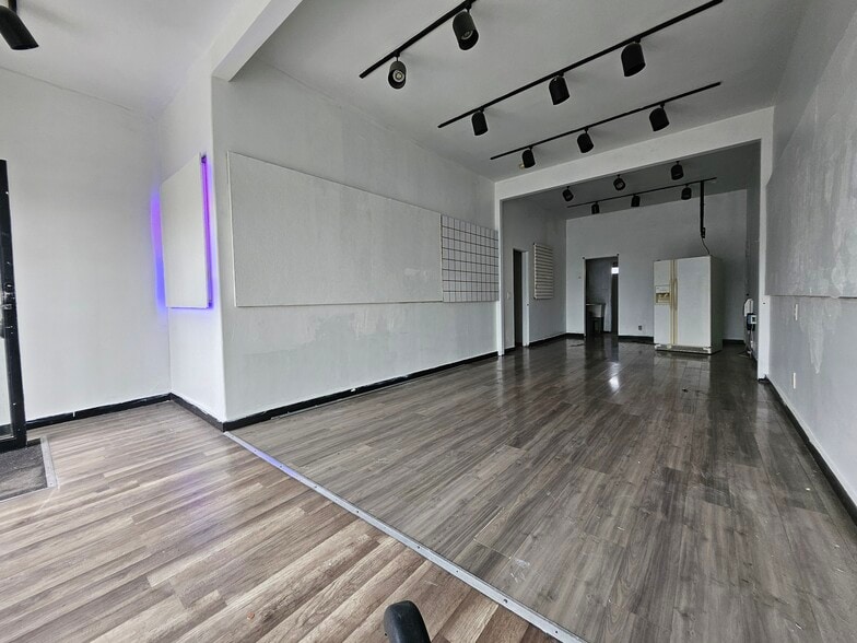 More Photos Of 1623 S Hoover St, Los Angeles Freestanding For Lease