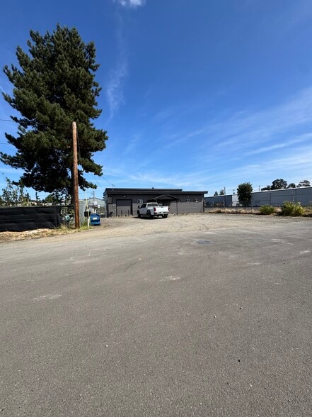More Photos Of 1351 Wilbur St SE, Salem Warehouse For Sale
