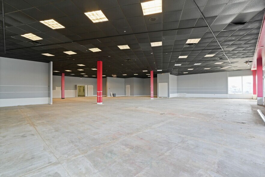 More Photos Of 1100 McArthur Rd, Jeffersonville Light Distribution For Lease