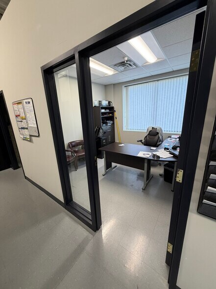 More Photos Of 15000-15100 N 23rd Ave, Plymouth Research And Development For Lease
