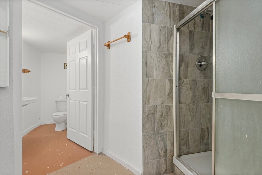 More Photos Of 1941 Spring Cypress Rd, Spring Warehouse For Sale