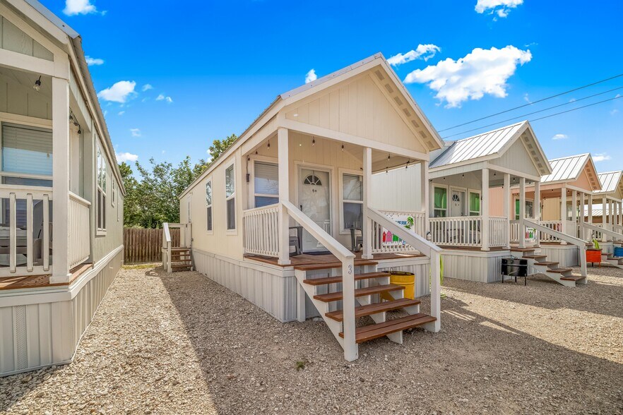 More Photos Of 702 8th St, Port Lavaca Manufactured Housing Mobile Home Park For Sale
