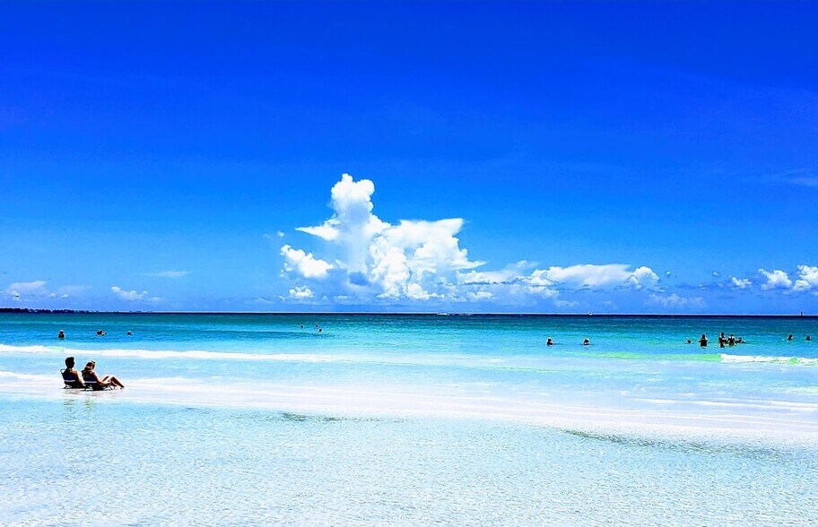 More Photos Of 8212 Midnight Pass Rd, Sarasota Hotel For Sale