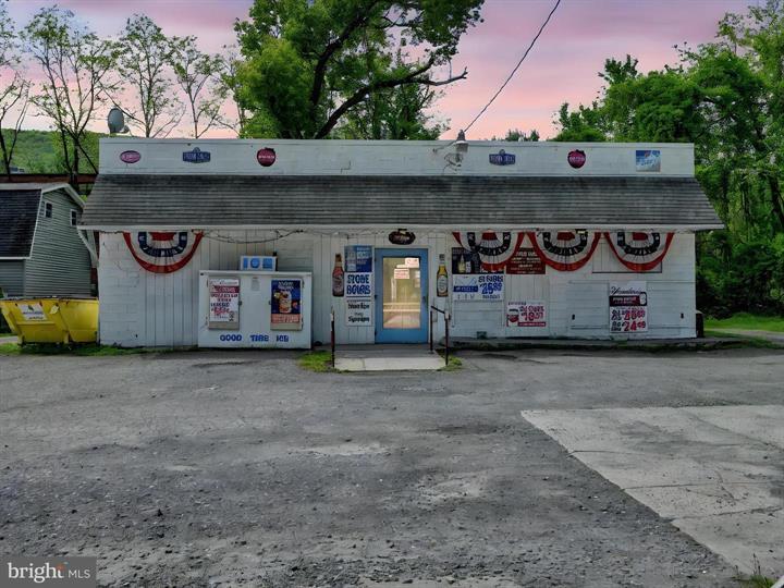 More Photos Of 20 Main St, Lykens Freestanding For Sale