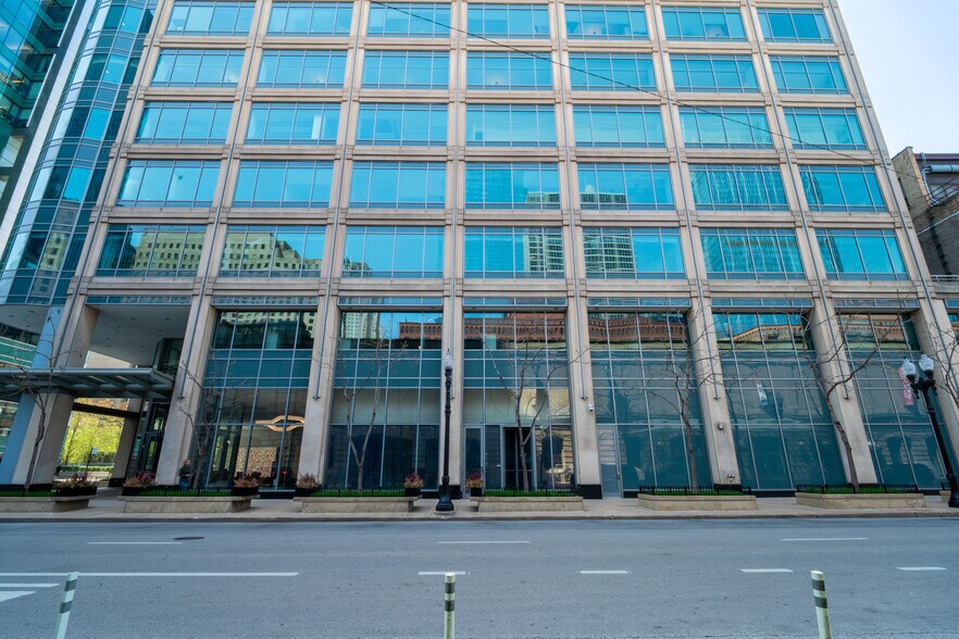 More Photos Of 550 W Washington Blvd, Chicago Office For Lease