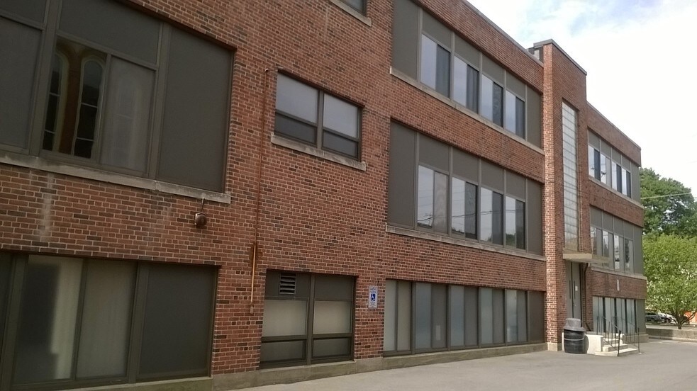 More Photos Of 1291 Elmwood Ave, Cranston Schools For Sale