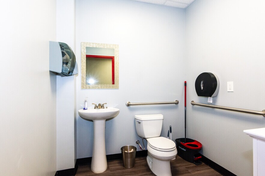 More Photos Of 6456 Cunningham Rd, Houston Industrial For Lease