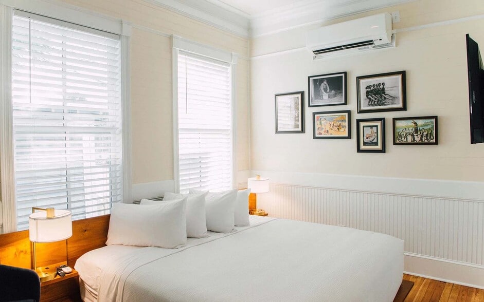 More Photos Of 51 Avenue C, Apalachicola Hotel For Sale