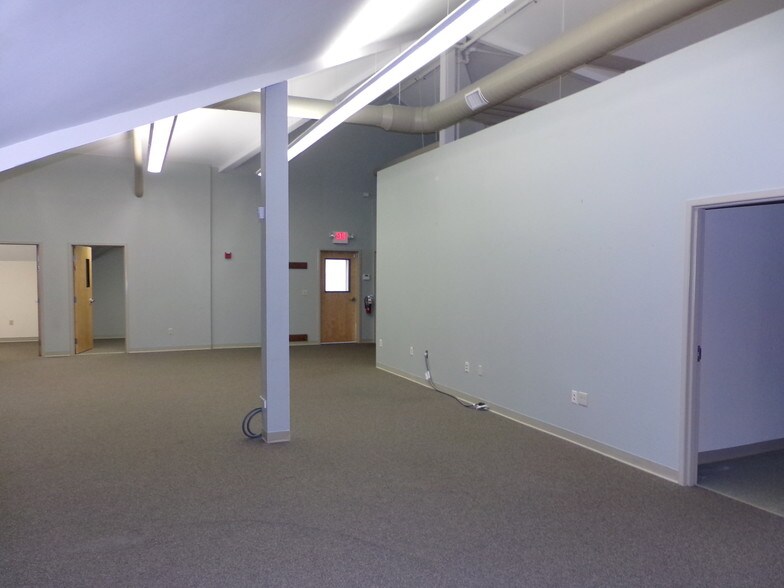 More Photos Of 171 Daniel Webster Hwy, Belmont Storefront Retail Office For Lease