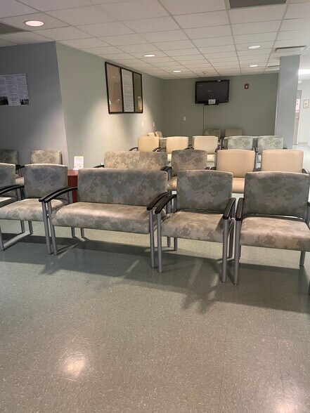 More Photos Of 3828 Avenue N, Galveston Hospital For Lease