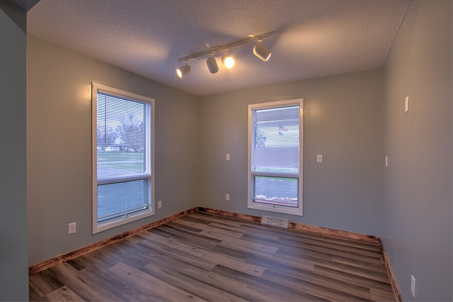 More Photos Of 111 4th Ave, Pease Flex For Sale
