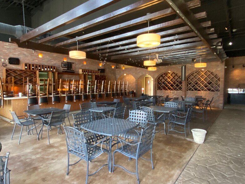 More Photos Of 3117 McCullough Blvd, Belden Restaurant For Sale