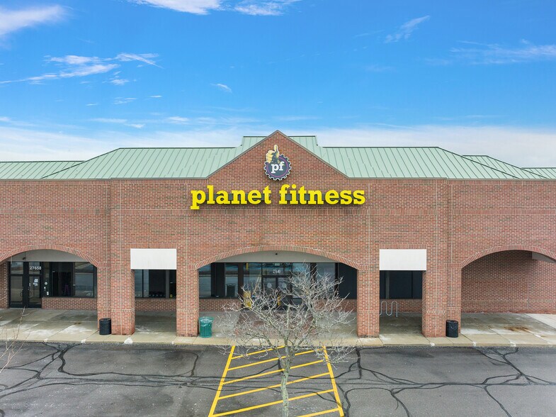 More Photos Of 27616-27690 Middlebelt Rd, Farmington Hills Freestanding For Lease