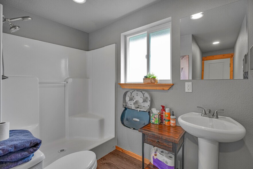 More Photos Of 406 NE 184th St, Ridgefield Office Residential For Lease