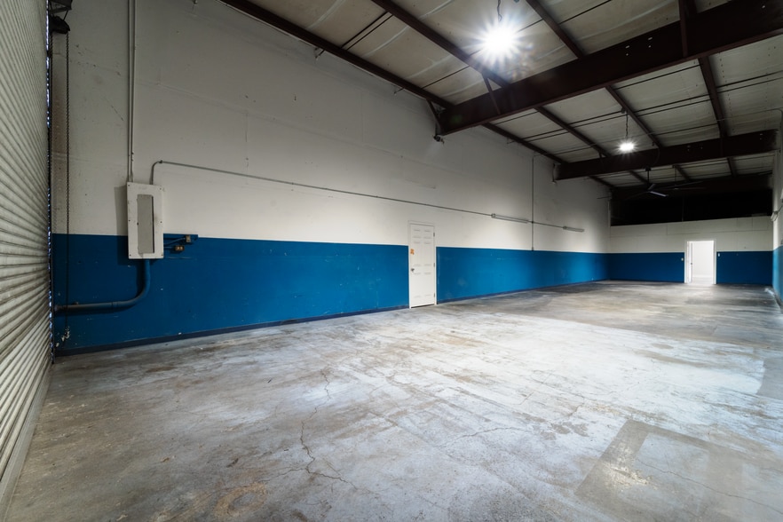 More Photos Of 5826-5830 Corporation Cir, Fort Myers Warehouse For Sale