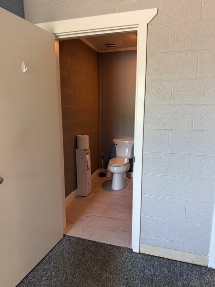 More Photos Of 201 E Grove St, Kawkawlin Flex For Sale