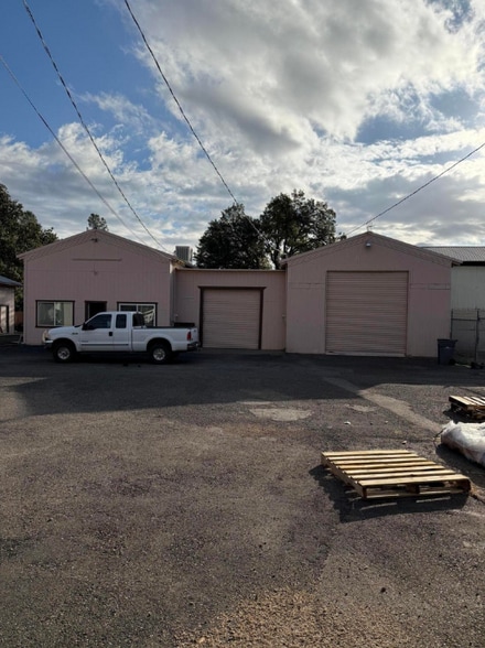 More Photos Of 22020 Old 44 Dr, Palo Cedro General Retail For Lease