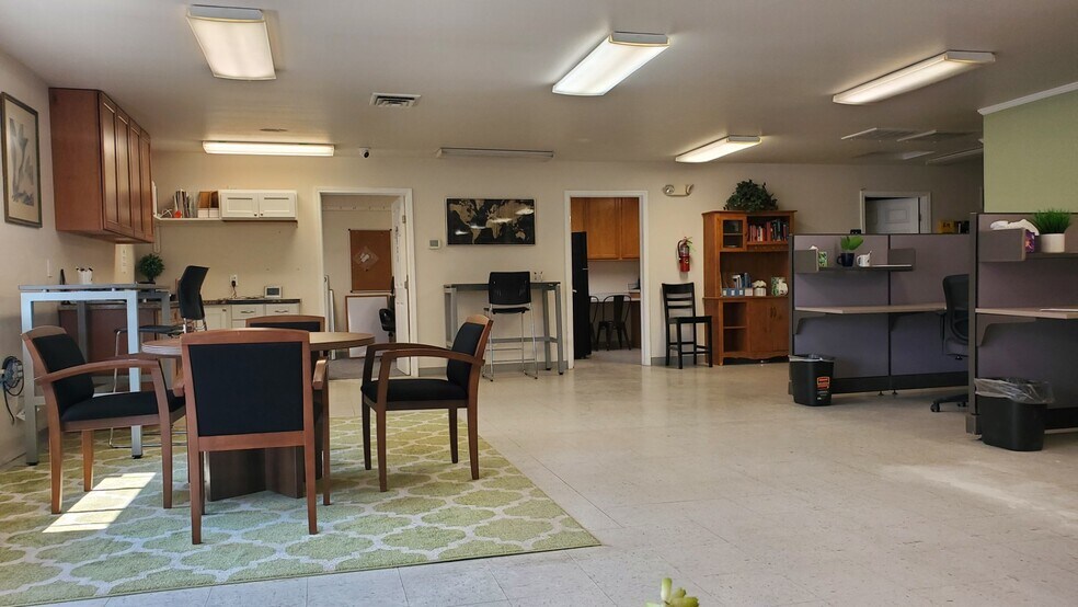 More Photos Of 223 W Wine Country Rd, Grandview Office For Sale