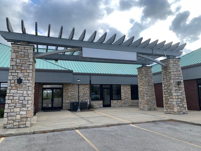 Primary Photo Of 2347 Silvernail Rd, Pewaukee General Retail For Lease