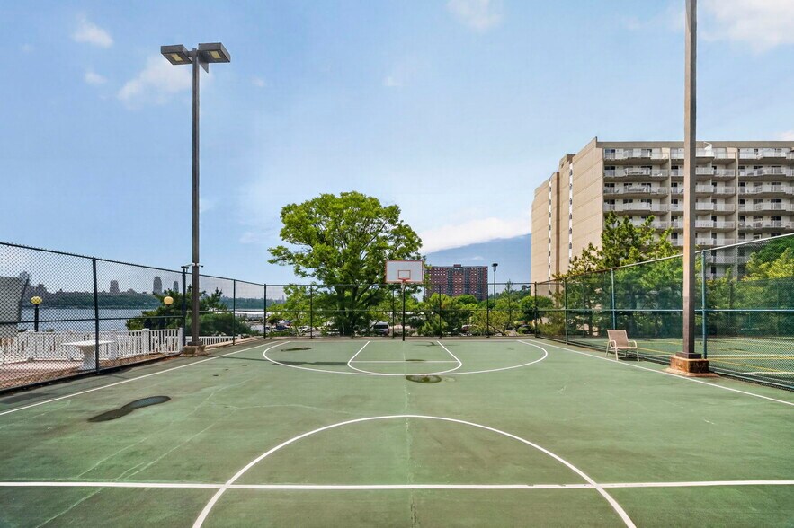 More Photos Of 1033-1077 River Rd, Edgewater Apartments For Sale