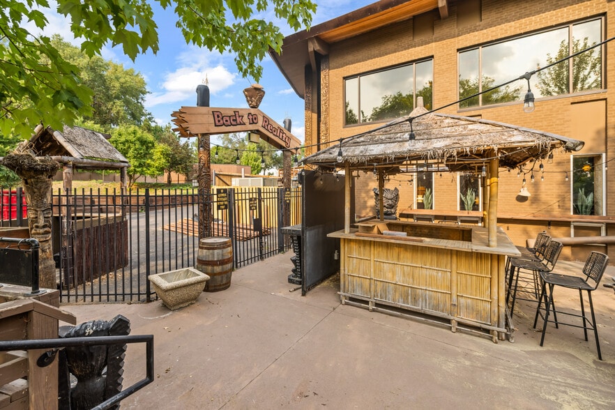 More Photos Of 1900 & 1924 Marshall St NE, Minneapolis Restaurant For Sale