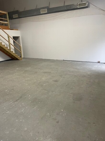 More Photos Of 92 Industrial Dr, Mashpee Flex For Lease