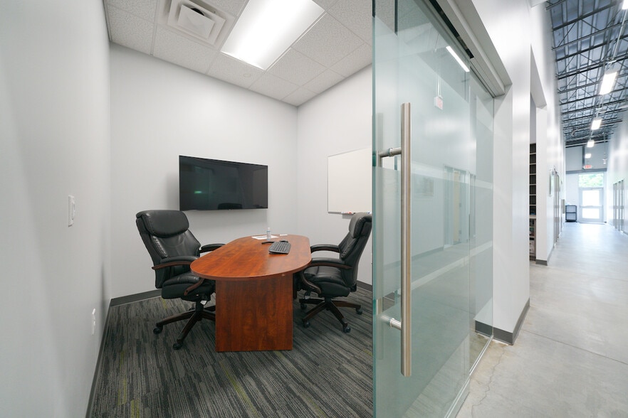 More Photos Of 4348 Statesville Rd, Charlotte Flex For Lease